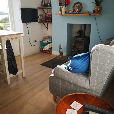 Beside The Bay Apartment Millport Bilik gambar