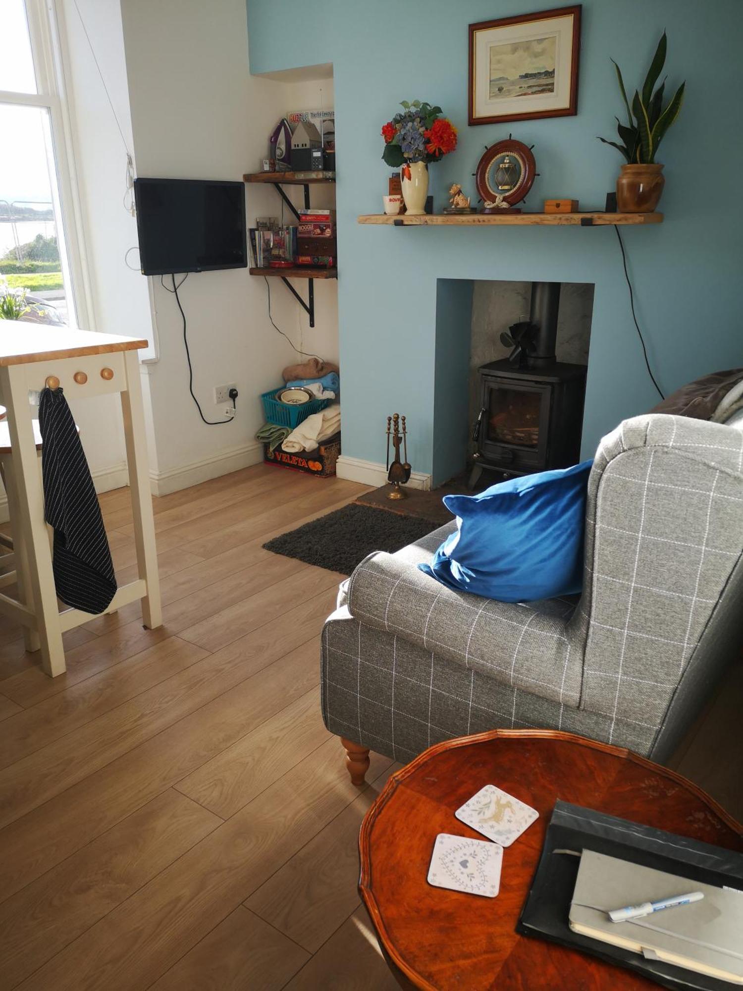 Beside The Bay Apartment Millport Bilik gambar